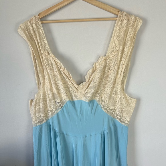 1940’s PLUS SIZE Joy Lingerie Co. Blue Satin Cream Lace Maxi Slip Dressing Gown - Picture 5 of 16